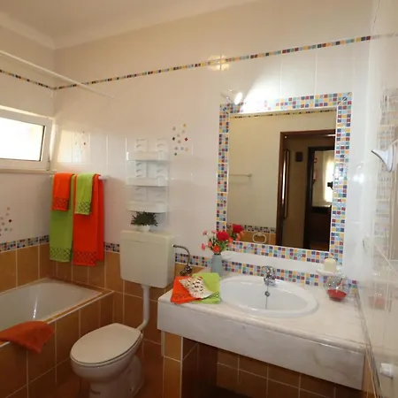 Eber - Independent 1 & 2 Bedroom Apartments, Pool, Air Con, Fast Wi-fi, Near Old Town Of And Beaches Apartment Albufeira