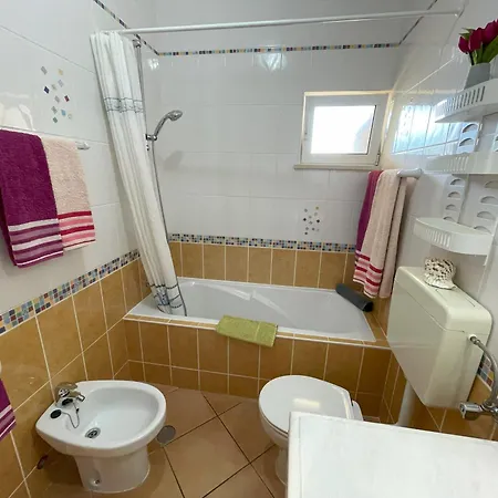 Eber - Independent 1 & 2 Bedroom Apartments, Pool, Air Con, Fast Wi-fi, Near Old Town Of And Beaches Daire *