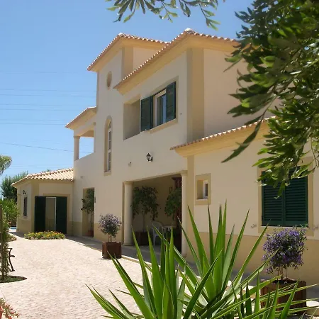 Eber - Independent 1 & 2 Bedroom Apartments, Pool, Air Con, Fast Wi-fi, Near Old Town Of And Beaches * Albufeira