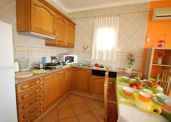 Eber - Independent 1 & 2 Bedroom Apartments, Pool, Air Con, Fast Wi-fi, Near Old Town Of And Beaches *