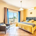 Апартаменты Eber - Independent 1 & 2 Bedroom Apartments, Pool, Air Con, Fast Wi-fi, Near Old Town Of And Beaches *