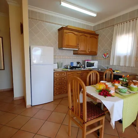 Eber - Independent 1 & 2 Bedroom Apartments, Pool, Air Con, Fast Wi-fi, Near Old Town Of And Beaches Apartment Albufeira
